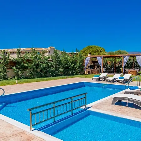Villa Sophie - Sunny Retreat! *