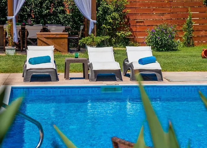 Sophie - Sunny Retreat! *