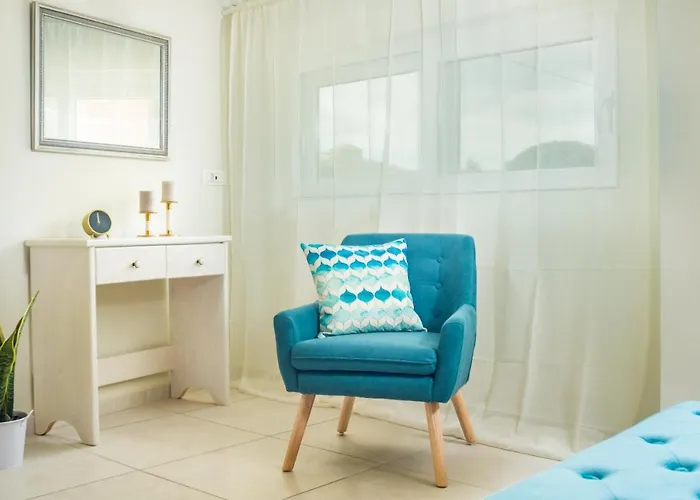 Sophie - Sunny Retreat! فيلة *