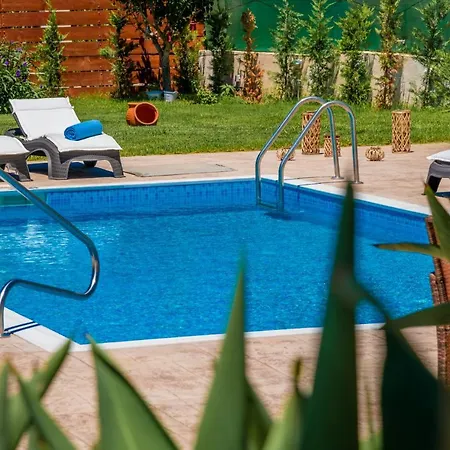 Sophie - Sunny Retreat! Vila