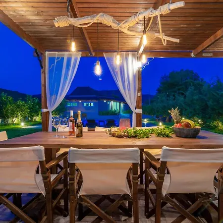 Vila Sophie - Sunny Retreat!