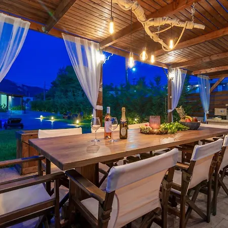 Sophie - Sunny Retreat! Villa