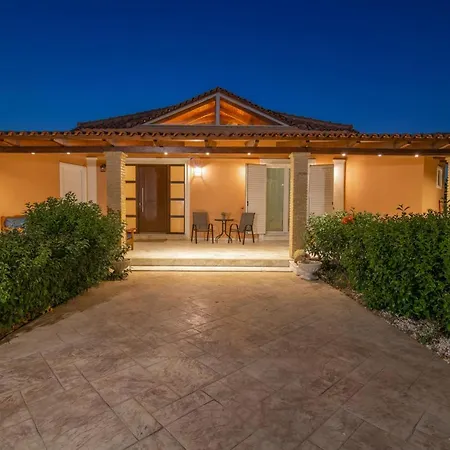 Vila Sophie - Sunny Retreat! *
