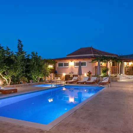 Sophie - Sunny Retreat! Vila
