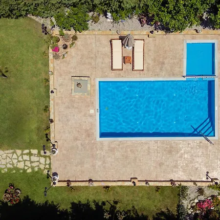 Sophie - Sunny Retreat! Vila